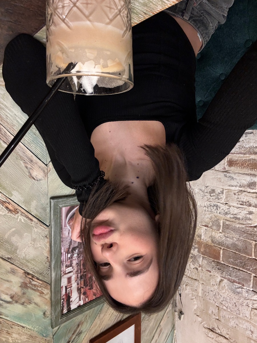 Fresh photos, fresh mood — Tina online in Kigali